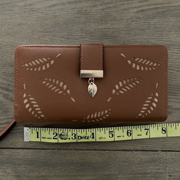 NWT! Vagabond Goods Vegan Leather  Leaf Multifuction Wallet - Picture 6 of 7